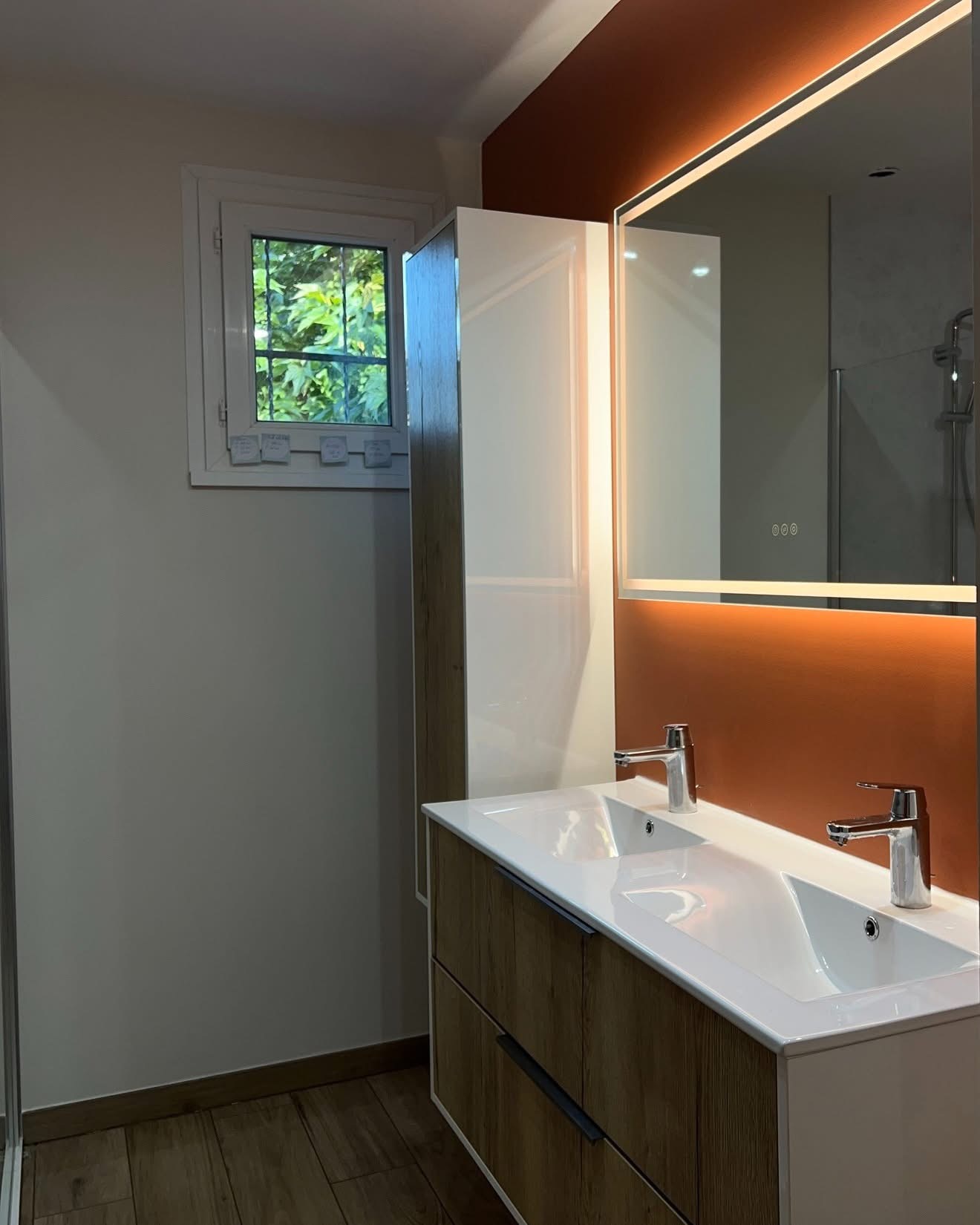 Meuble vasque double avec miroir lumineux